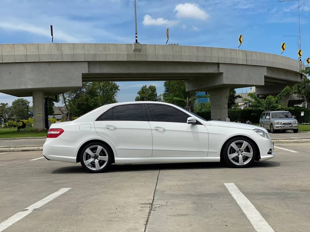 2013 Mercedes-Benz E-Class W212 E300 สีขาว (รูปที่ 6)