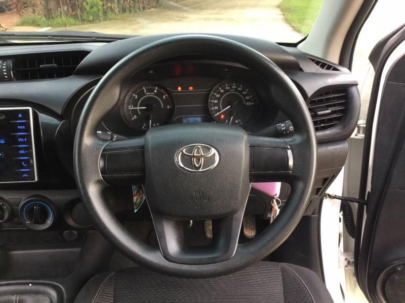 Toyota Hilux Revo Double cab สีขาว (รูปที่ 8)