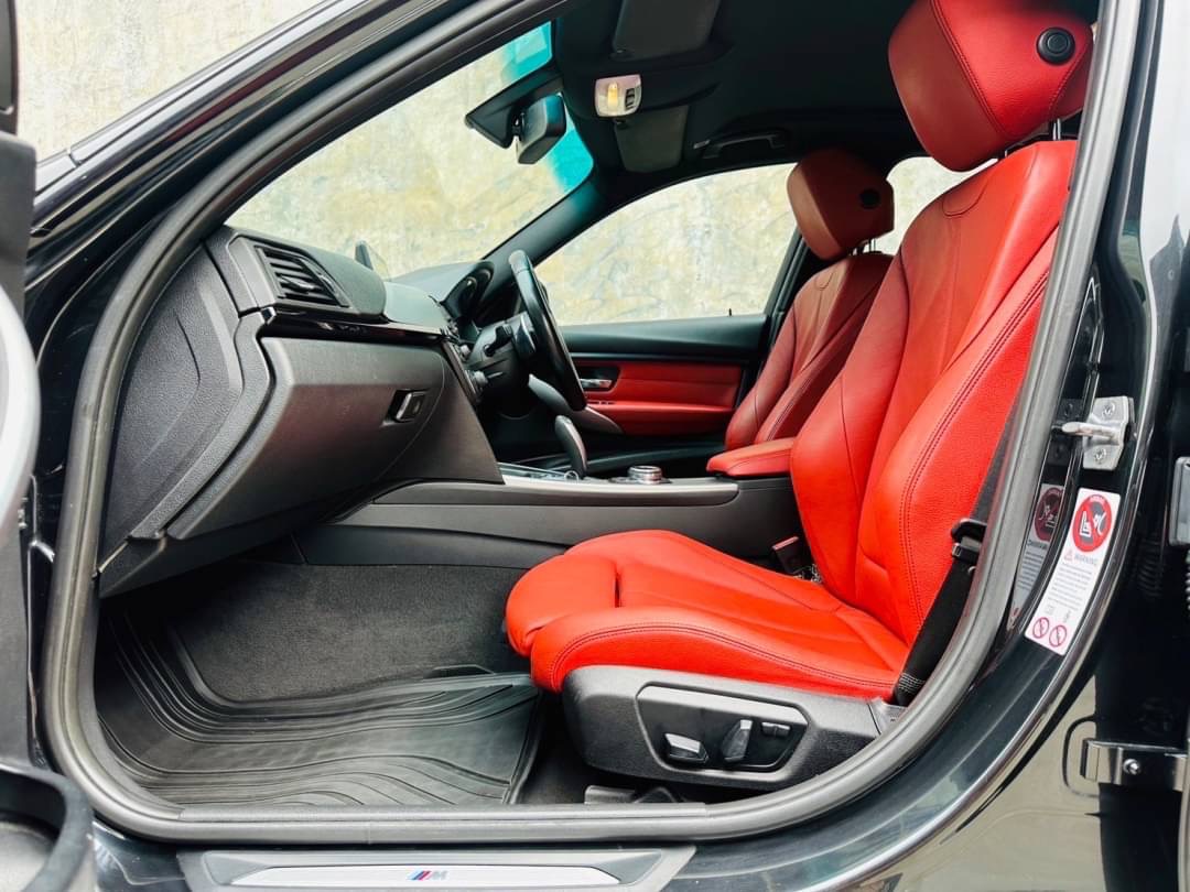 2014 BMW 3 Series F30 325d สีดำ (รูปที่ 12)