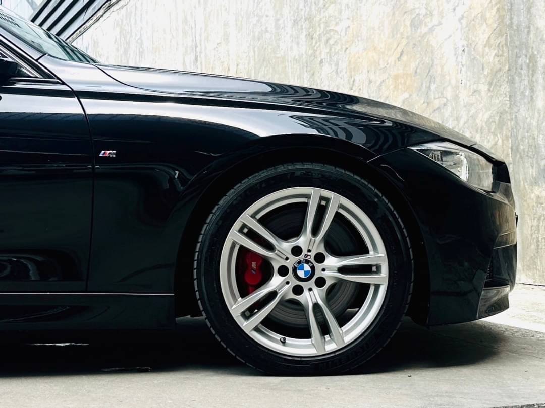 2014 BMW 3 Series F30 325d สีดำ (รูปที่ 6)