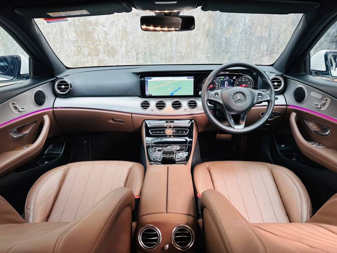2018 Mercedes-Benz E-Class W213 E350 สีขาว (รูปที่ 10)