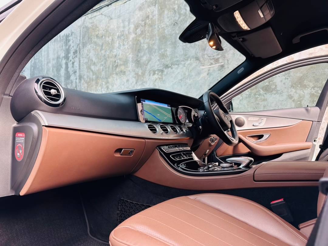 2018 Mercedes-Benz E-Class W213 E350 สีขาว (รูปที่ 9)