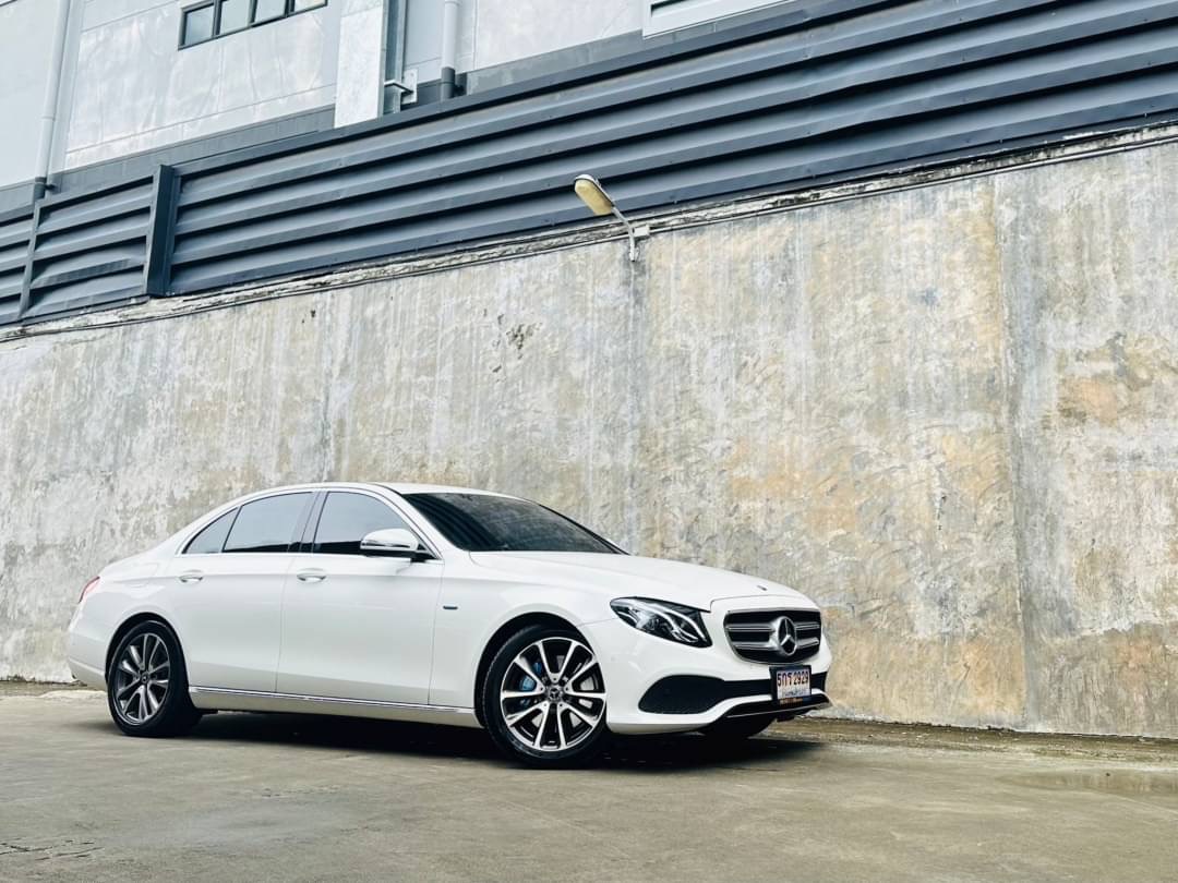 2018 Mercedes-Benz E-Class W213 E350 สีขาว (รูปที่ 2)