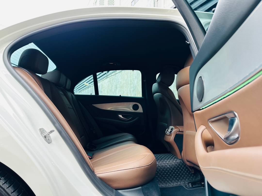 2018 Mercedes-Benz E-Class W213 E350 สีขาว (รูปที่ 11)