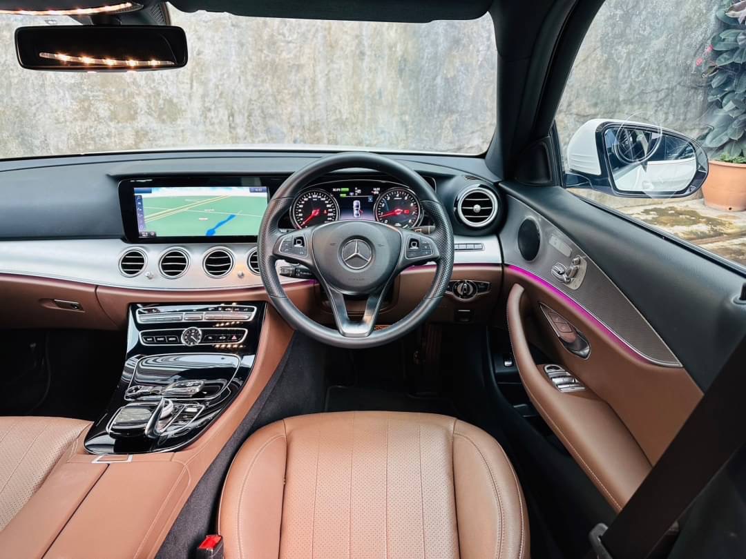 2018 Mercedes-Benz E-Class W213 E350 สีขาว (รูปที่ 16)