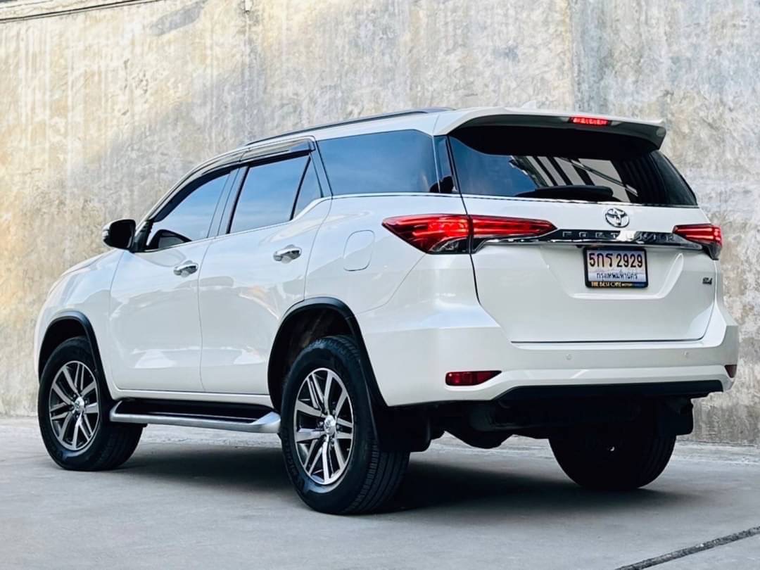 2018 Toyota Fortuner สีขาว