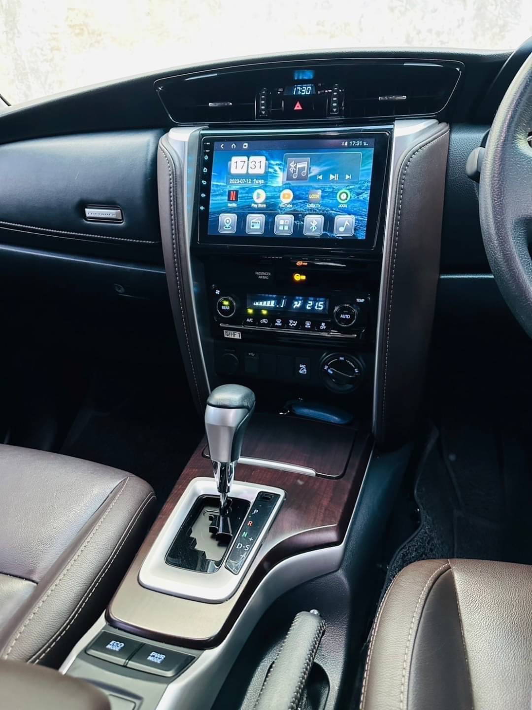 2018 Toyota Fortuner สีขาว (รูปที่ 15)