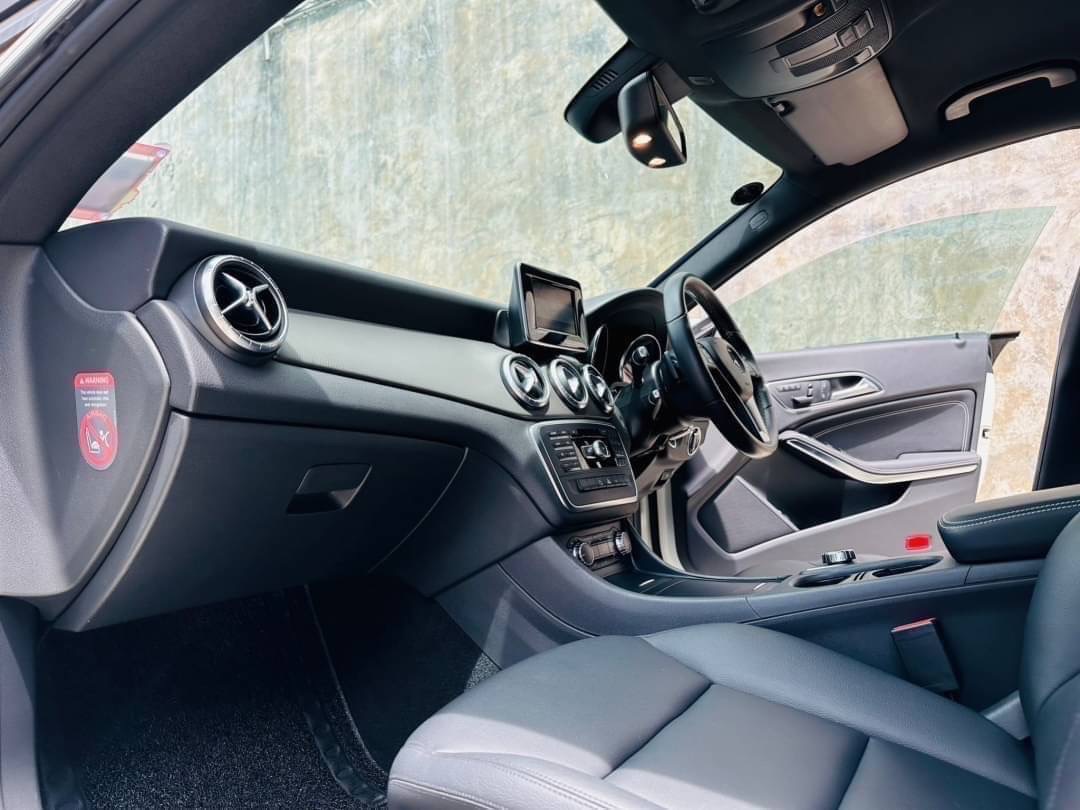 2015 Mercedes-Benz CLA-Class C117 CLA180 สีขาว (รูปที่ 5)