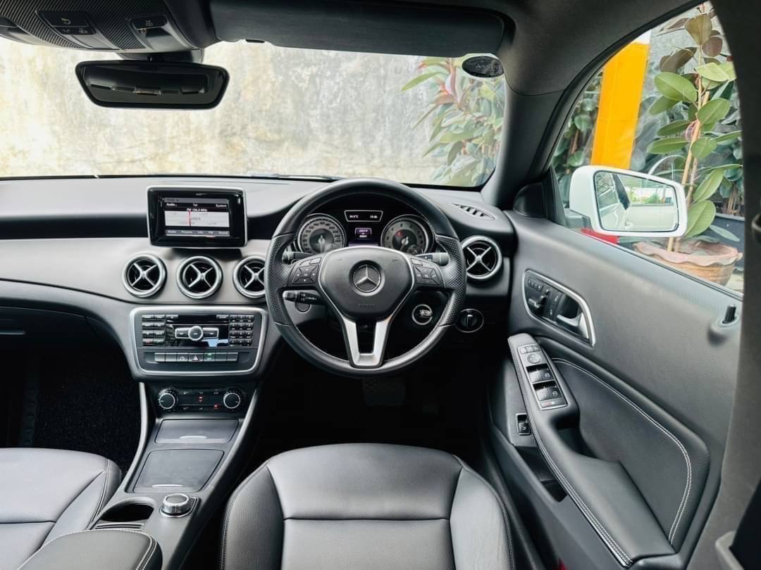 2015 Mercedes-Benz CLA-Class C117 CLA180 สีขาว (รูปที่ 15)