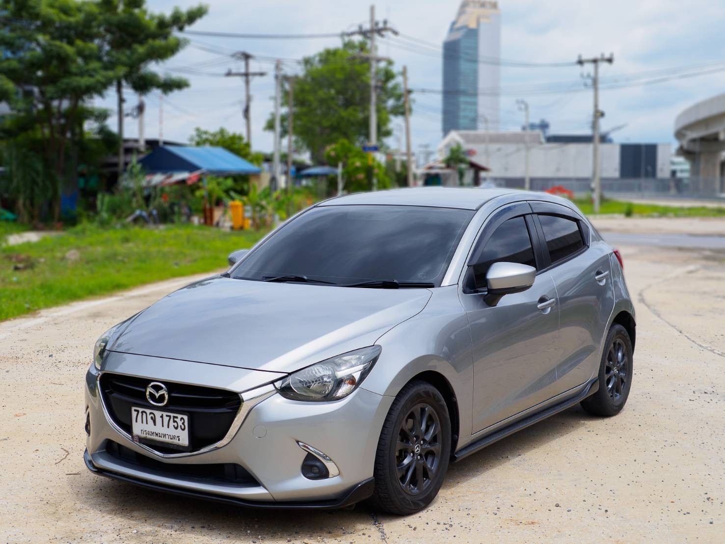 2018 Mazda 2 Hatchback (5 ประตู) สีเทา (รูปที่ 15)