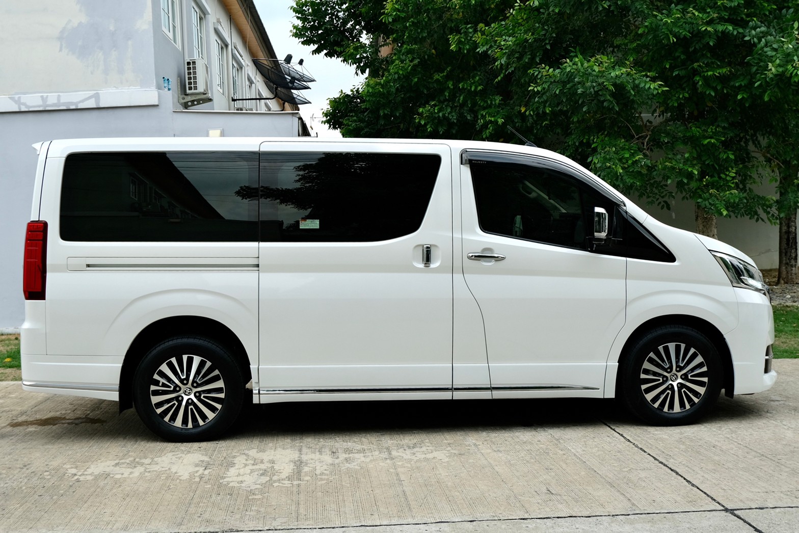รถRare ltem ประวัติดี ไมล์น้อย 54,xxx กม. 🔥รุ่นรถ : toyota Majesty 2.8 Premium 6AT เครื่องยนต์: ดีเซล เกียร์: ออโต้ ปี: 2020 สี: ขาว ไมล์: (รูปที่ 5)