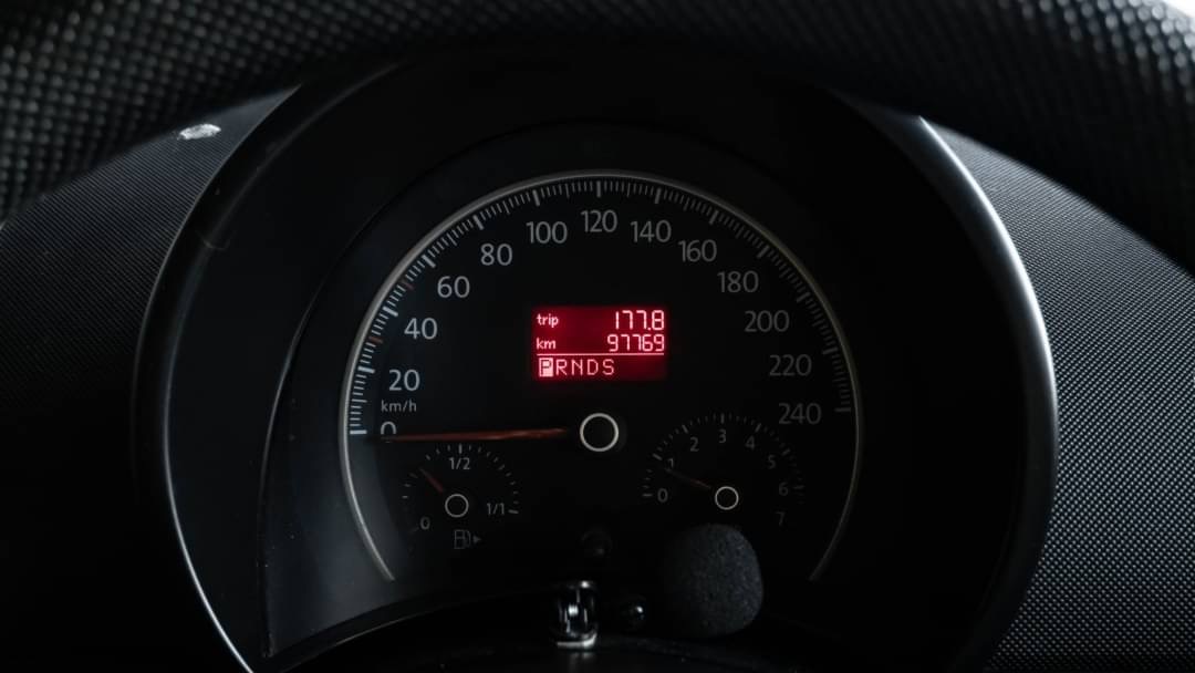 2009 Volkswagen New Beetle Coupe สีขาว (รูปที่ 13)