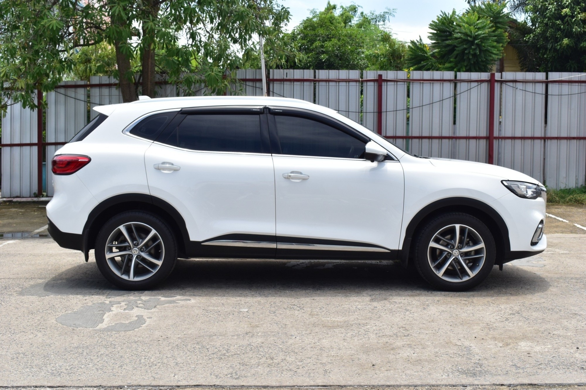 : MG HS 1.5 Turbo X Sunroof เครื่องยนต์: เบนซิน เกียร์: ออโต้ ปี: 2021 สี: ขาว ไมล์: 88,xxx กม (รูปที่ 17)