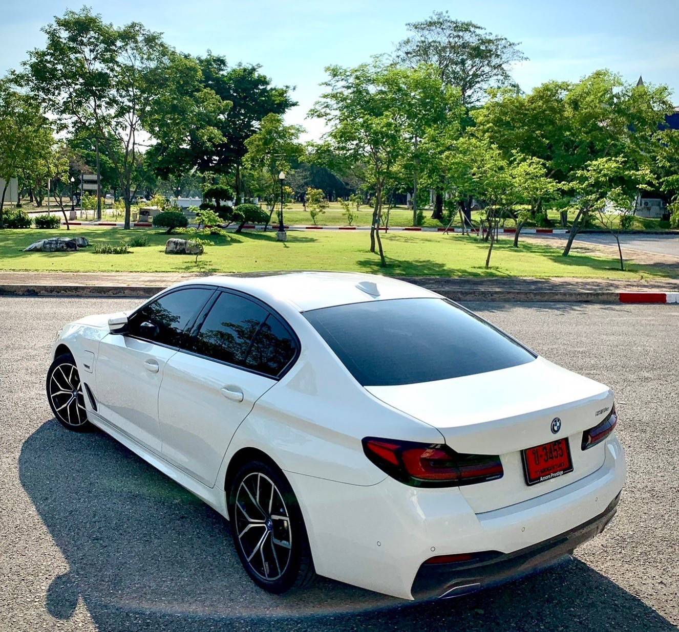 2022 BMW BMW 530e M sport 2022 - สีขาว (รูปที่ 6)