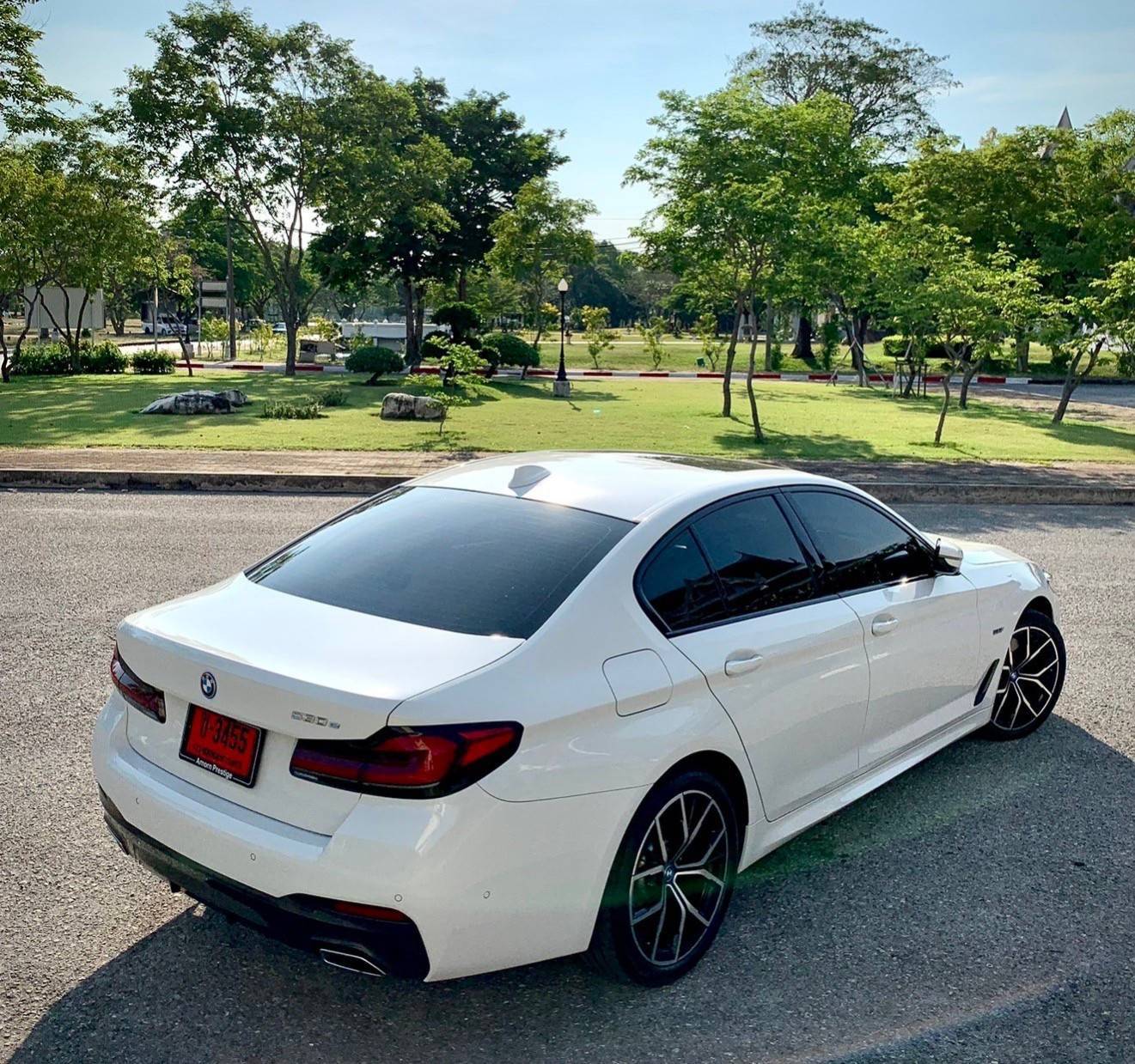 2022 BMW BMW 530e M sport 2022 - สีขาว (รูปที่ 5)