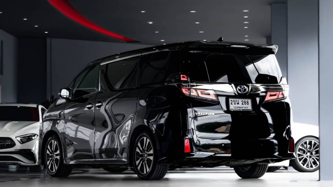 2022 Toyota Vellfire สีดำ (รูปที่ 2)