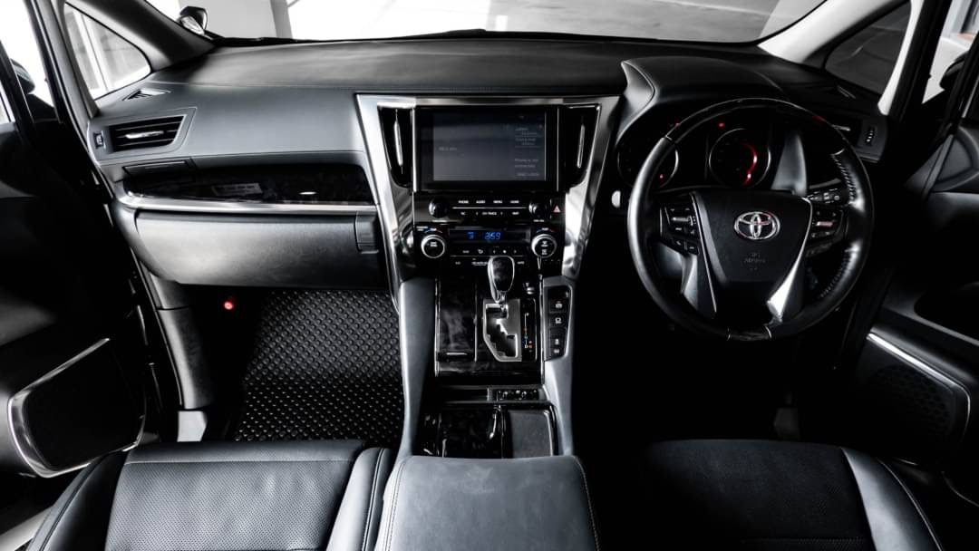 2022 Toyota Vellfire สีดำ (รูปที่ 10)