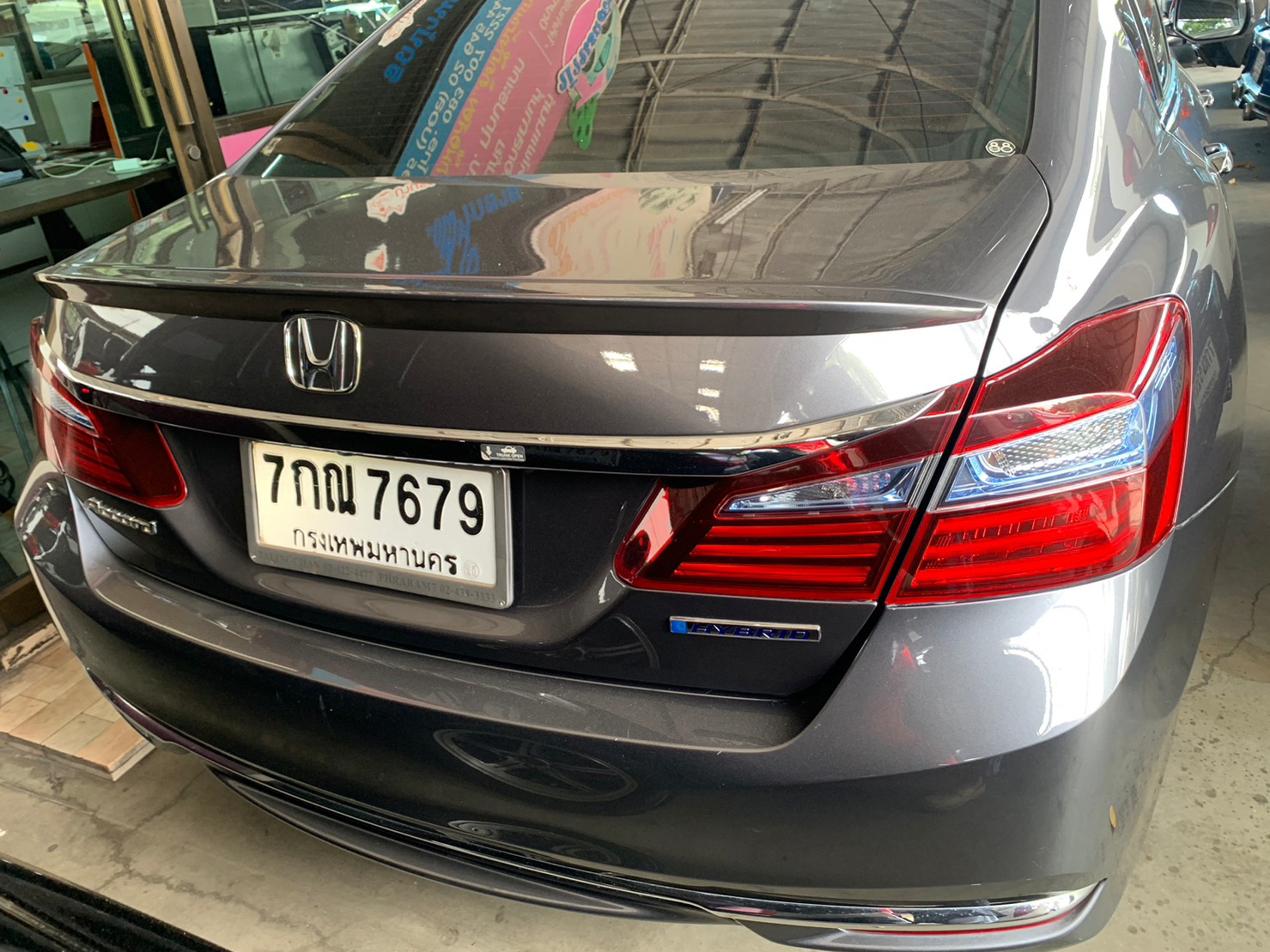 2017 Honda Accord สีเทา (รูปที่ 9)