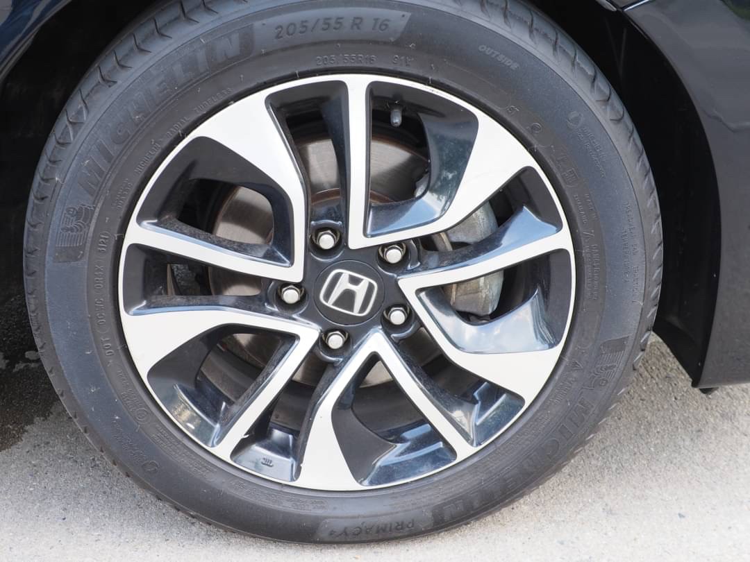 2017 Honda Accord สีเทา (รูปที่ 7)