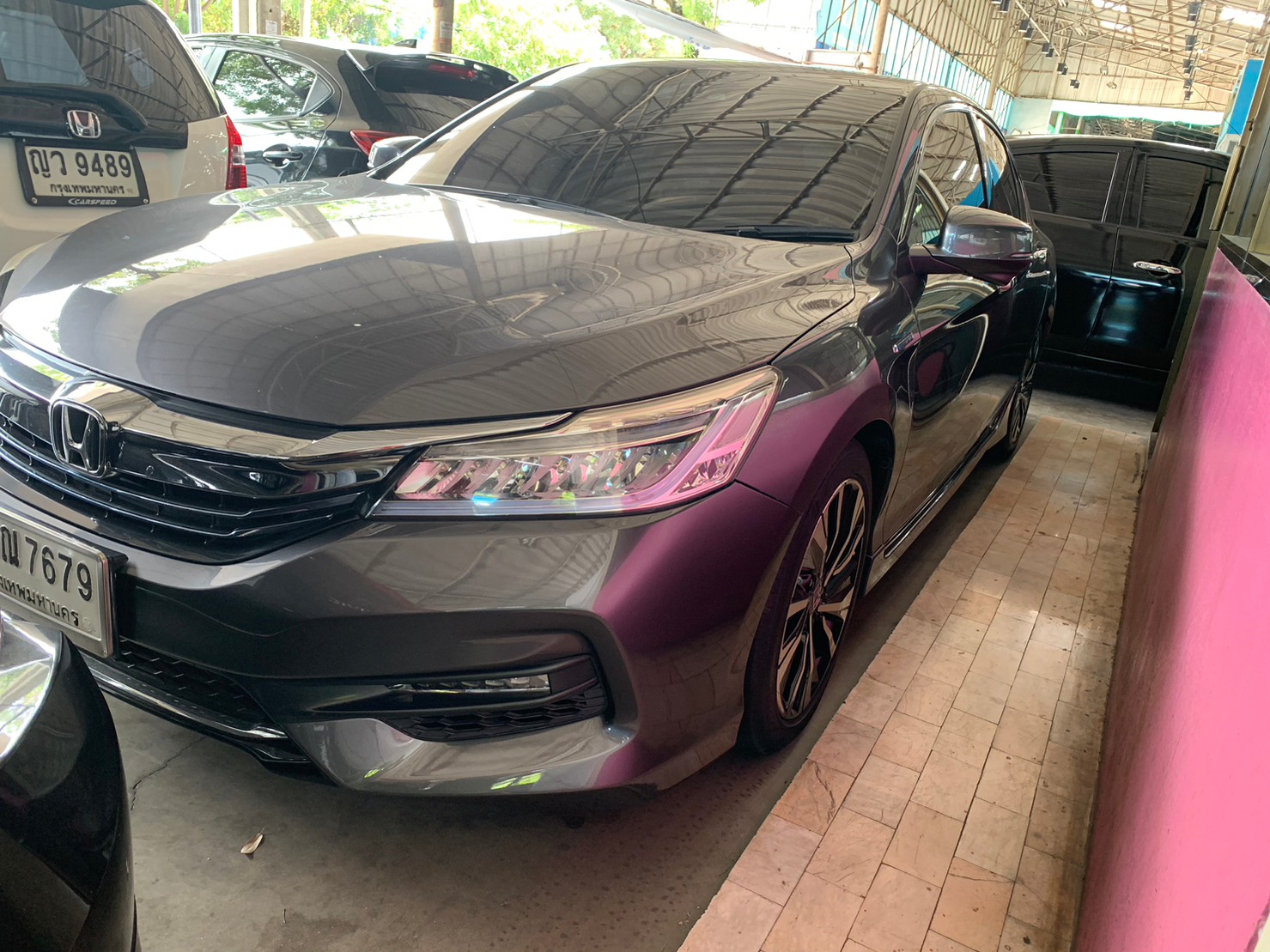 2017 Honda Accord สีเทา (รูปที่ 18)