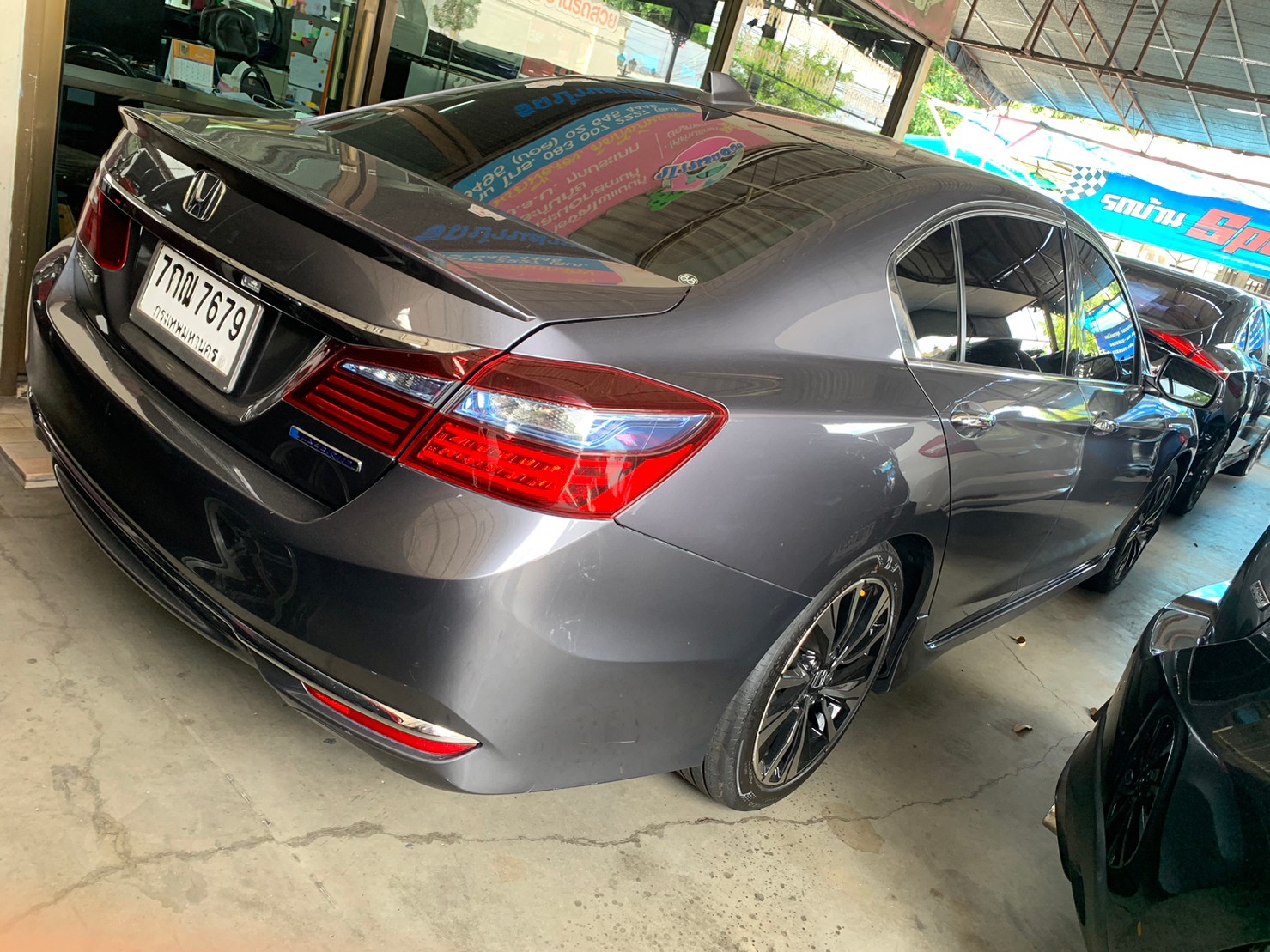 2017 Honda Accord สีเทา (รูปที่ 17)