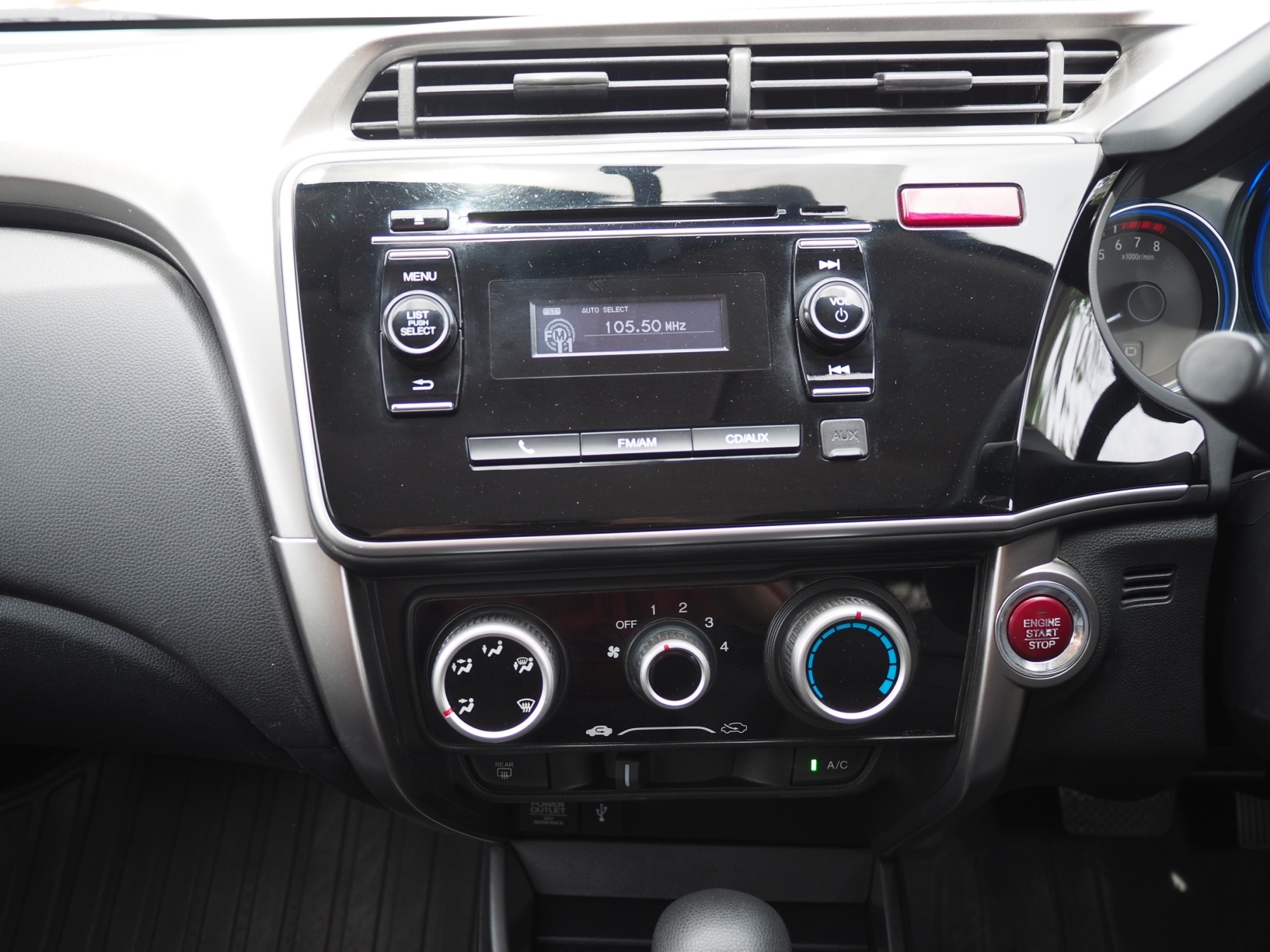 2014 Honda City สีดำ (รูปที่ 15)
