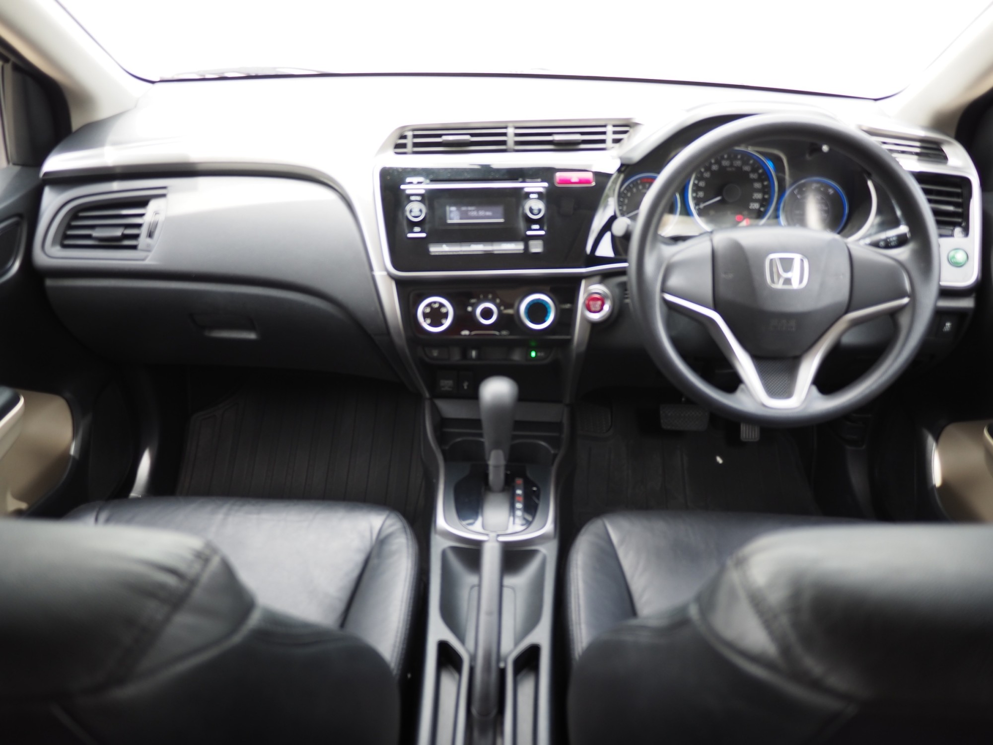 2014 Honda City สีดำ (รูปที่ 8)
