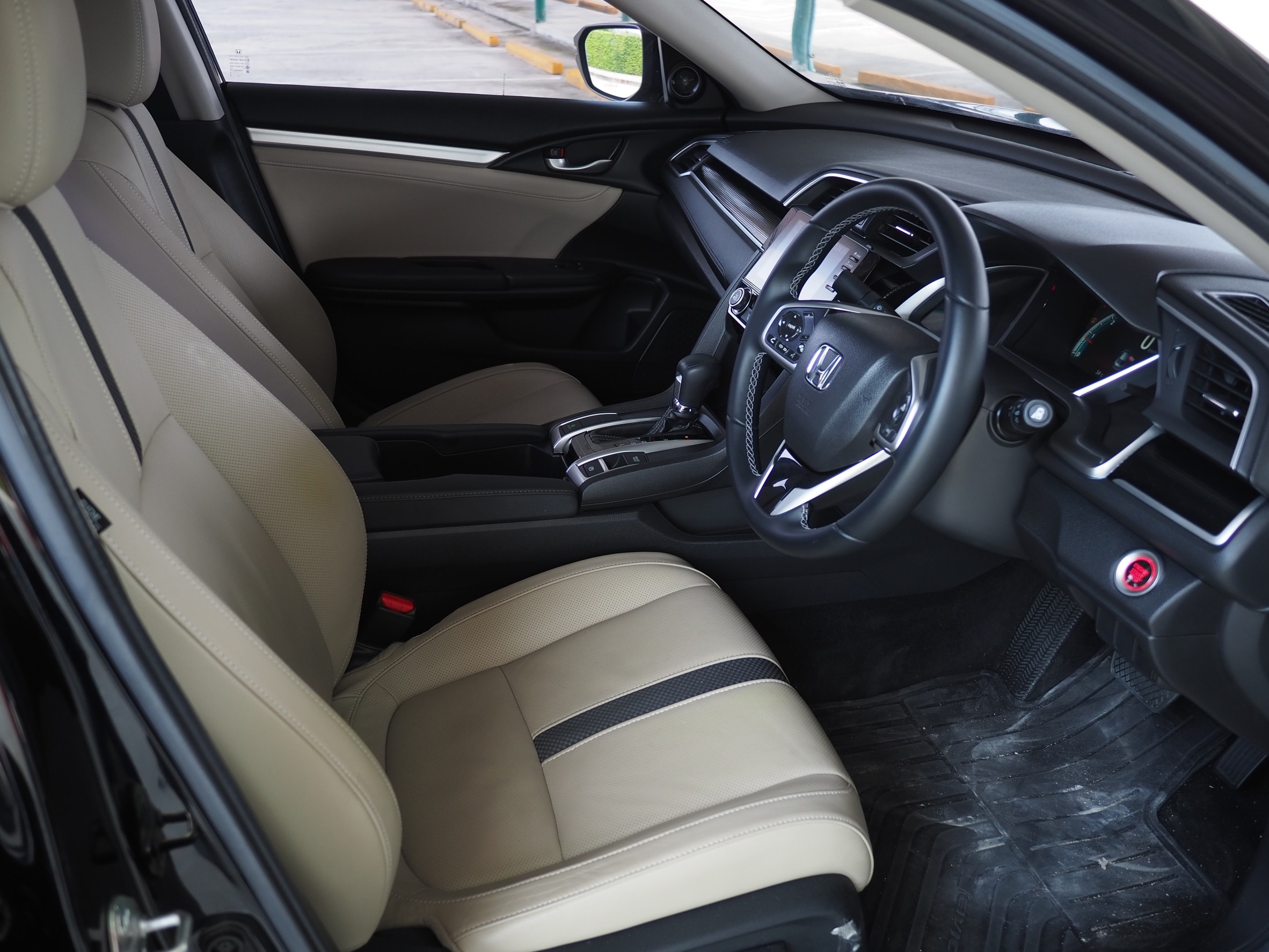 2020 Honda Civic สีดำ (รูปที่ 4)