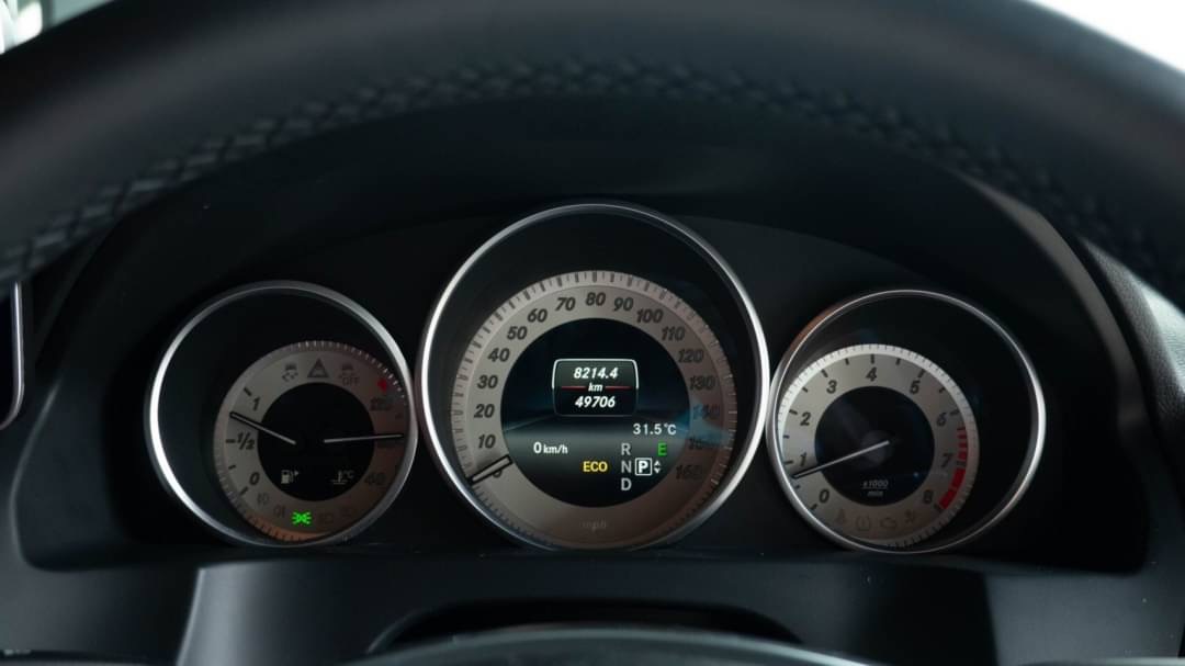 2014 Mercedes-Benz E-Class Cabriolet E200 สีดำ (รูปที่ 20)