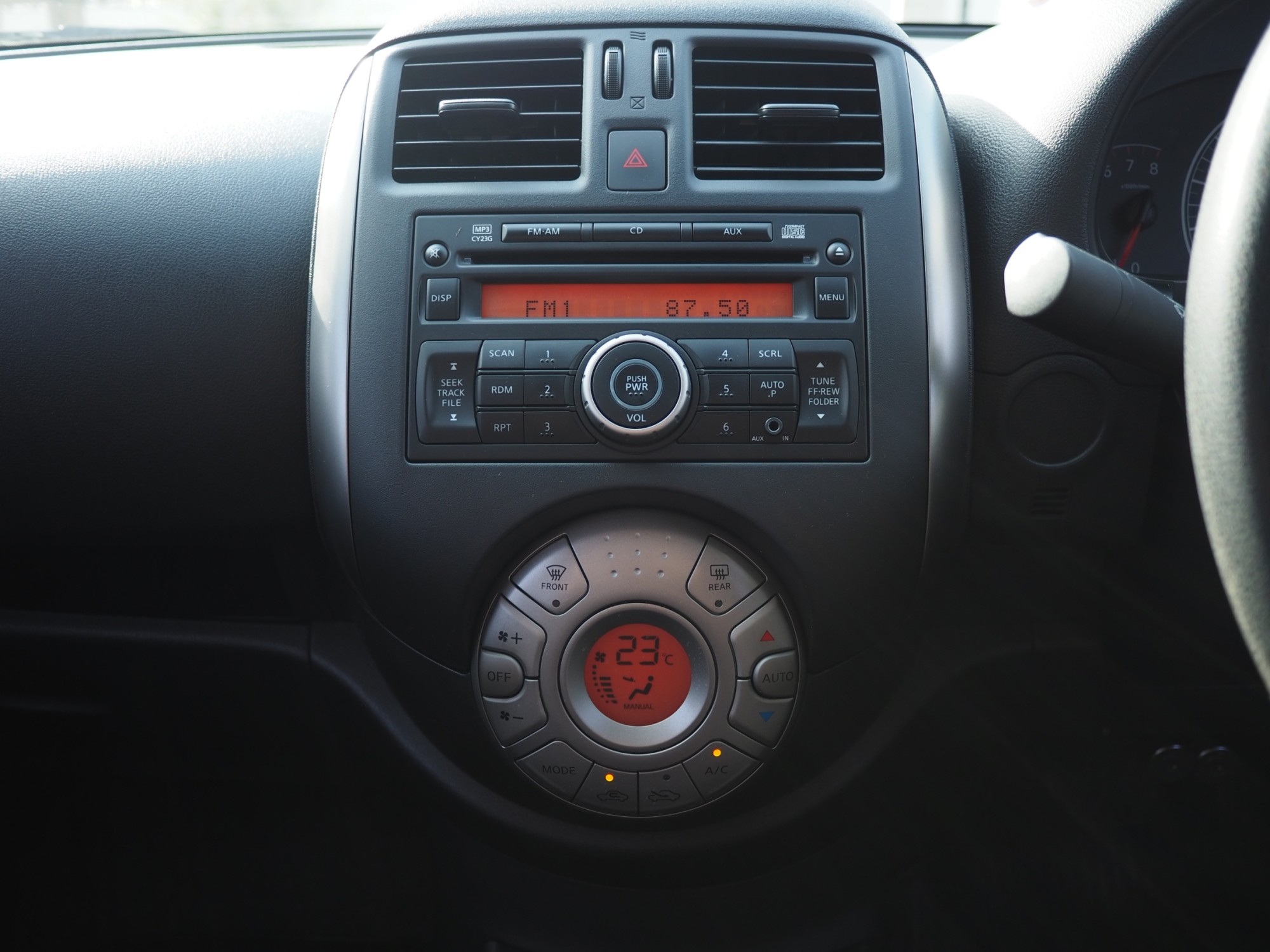 2012 Nissan Almera สีดำ (รูปที่ 10)