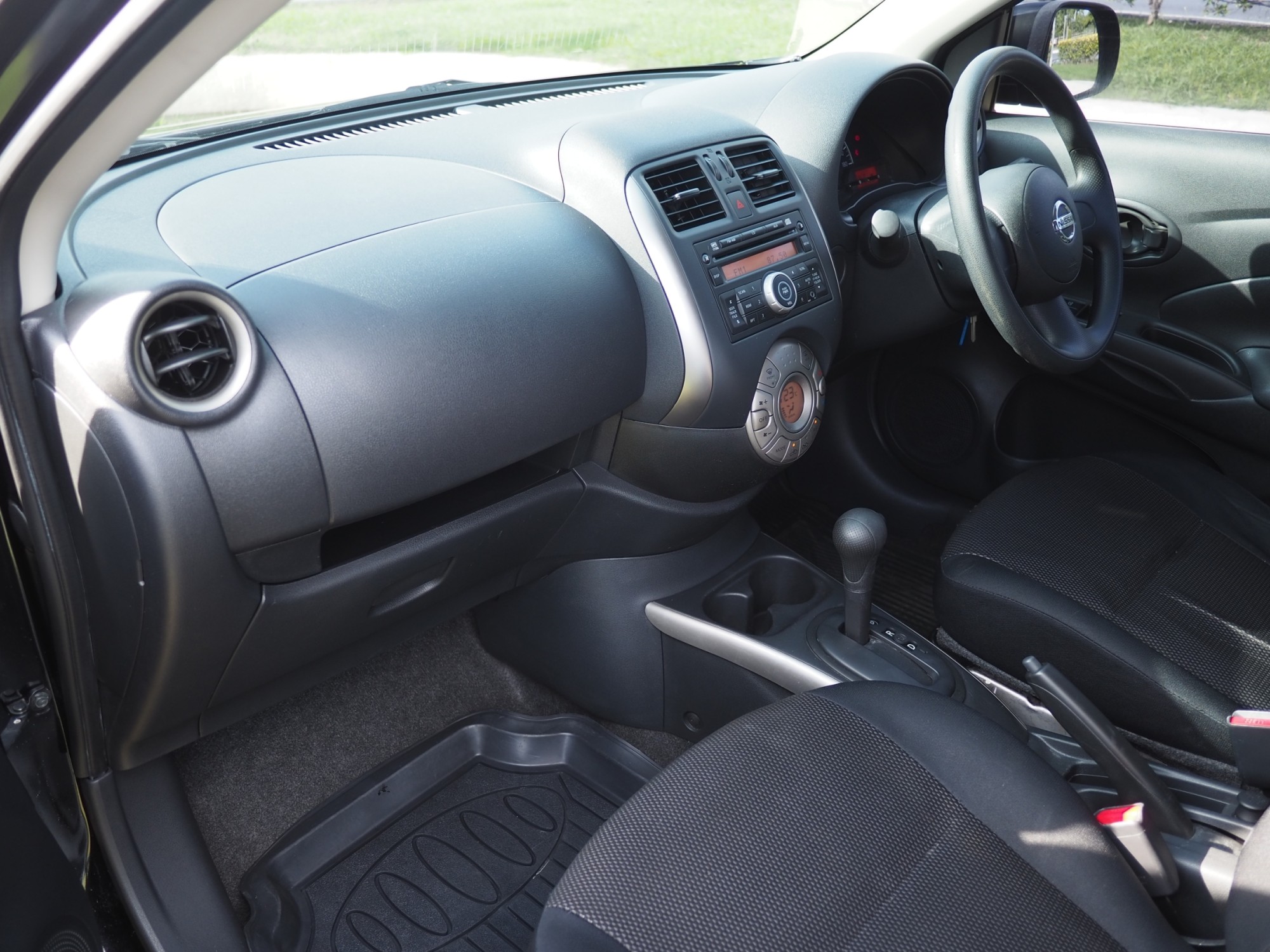 2012 Nissan Almera สีดำ (รูปที่ 19)