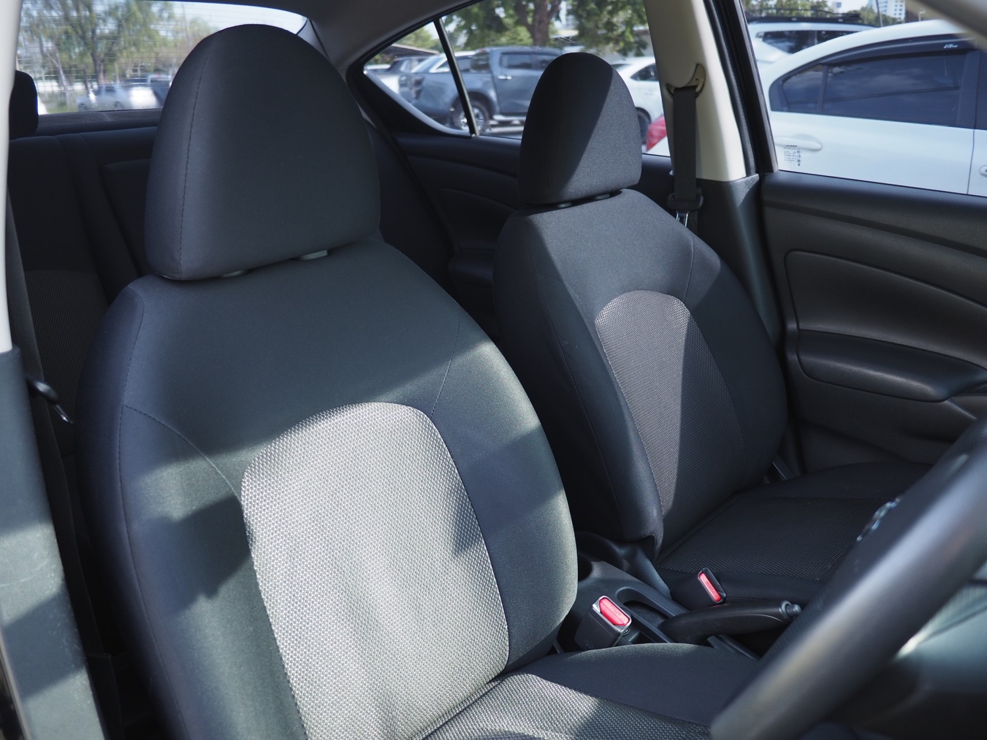 2012 Nissan Almera สีดำ (รูปที่ 20)