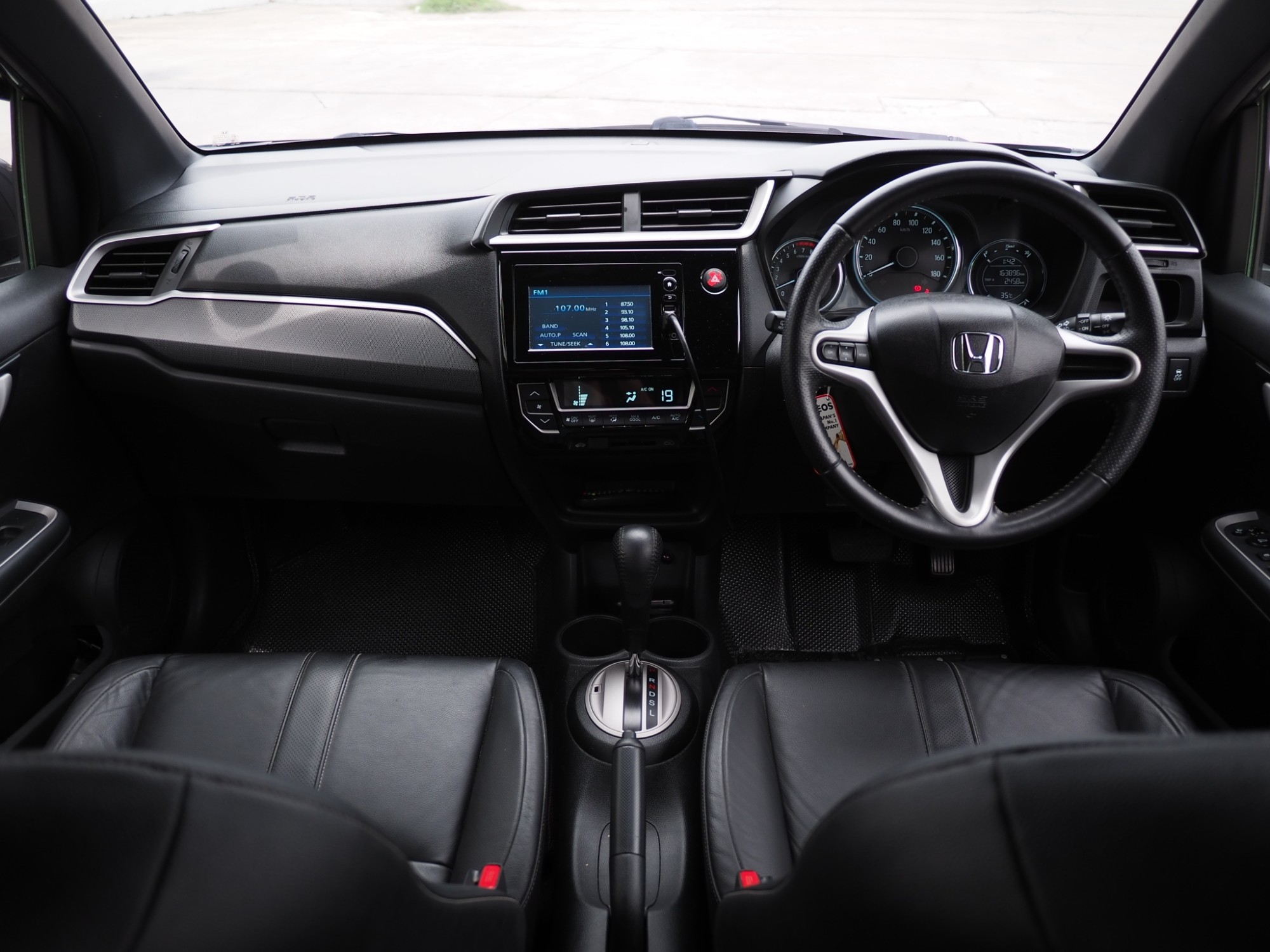 2016 Honda BR-V สีเทา (รูปที่ 6)