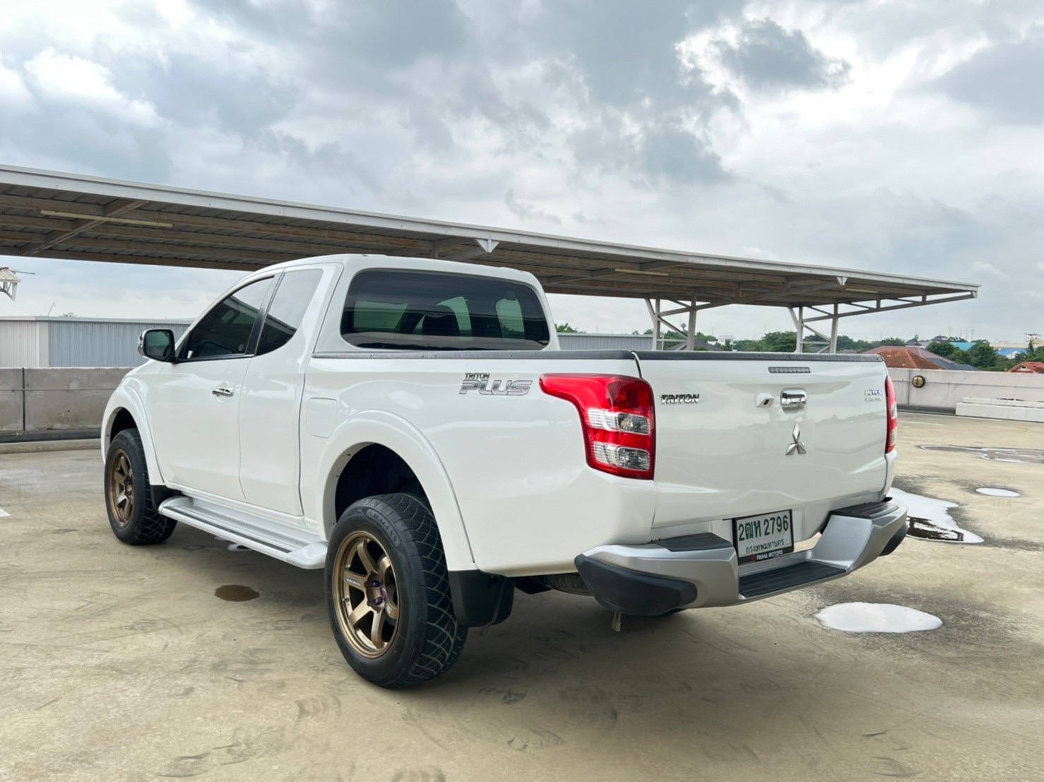2017 Mitsubishi Triton Mega cab สีขาว (รูปที่ 8)