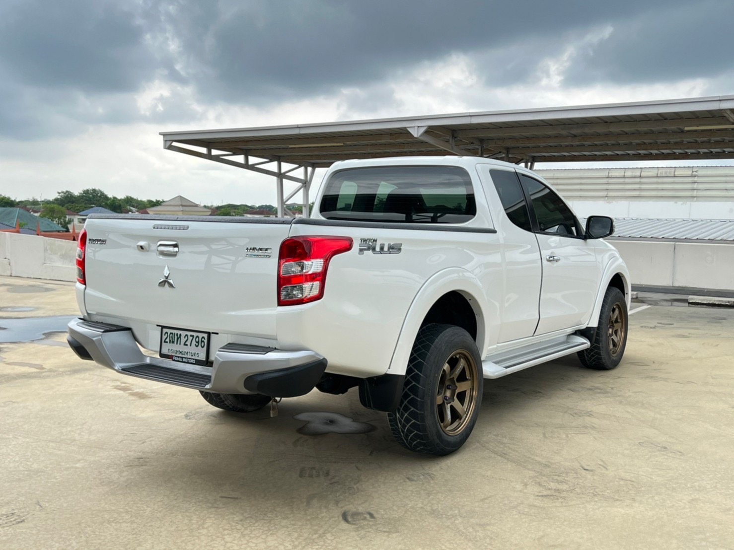 2017 Mitsubishi Triton Mega cab สีขาว