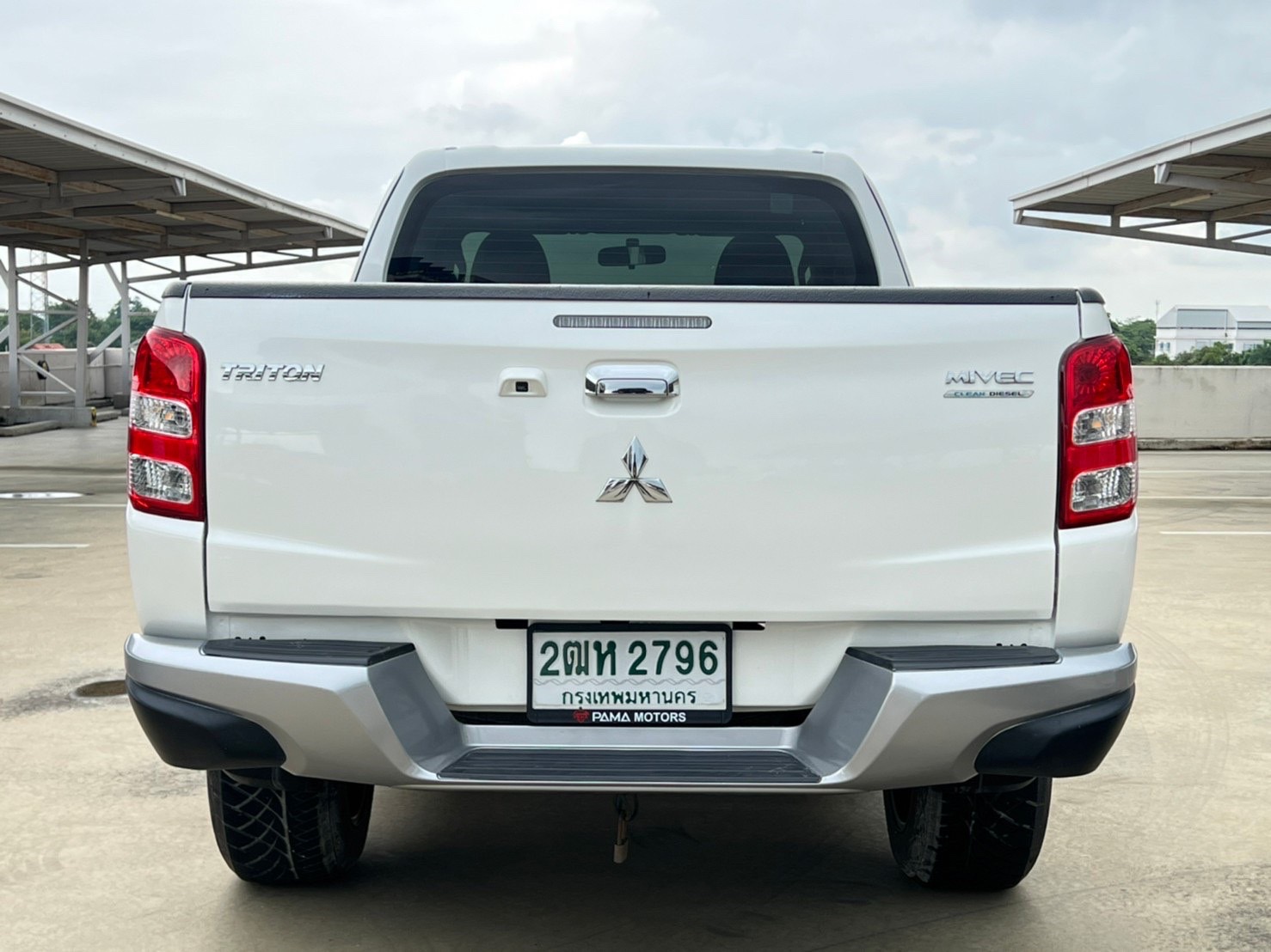 2017 Mitsubishi Triton Mega cab สีขาว (รูปที่ 9)