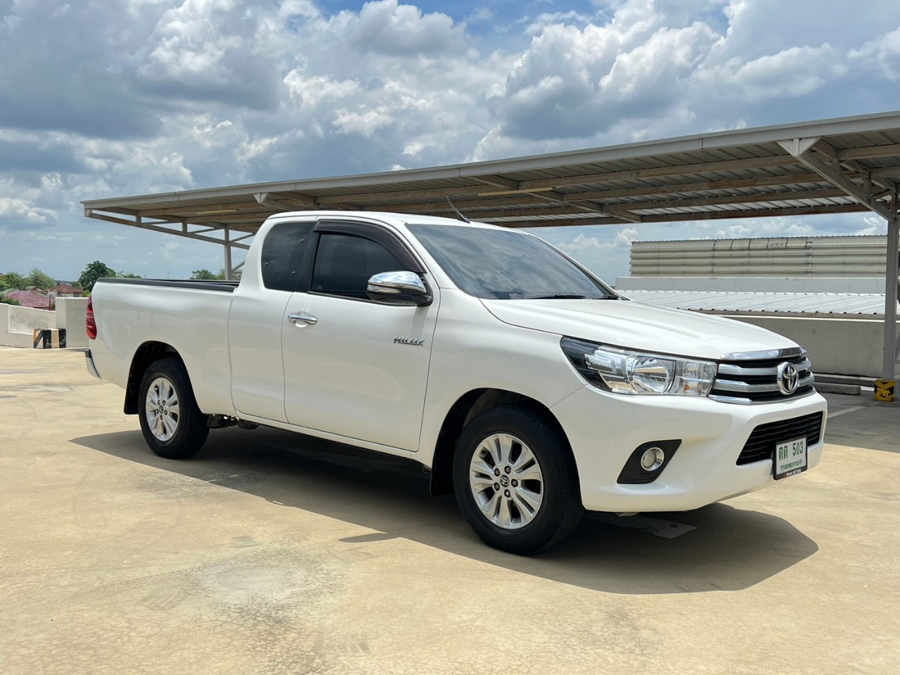 2015 Toyota Hilux Revo Smart cab สีขาว (รูปที่ 6)