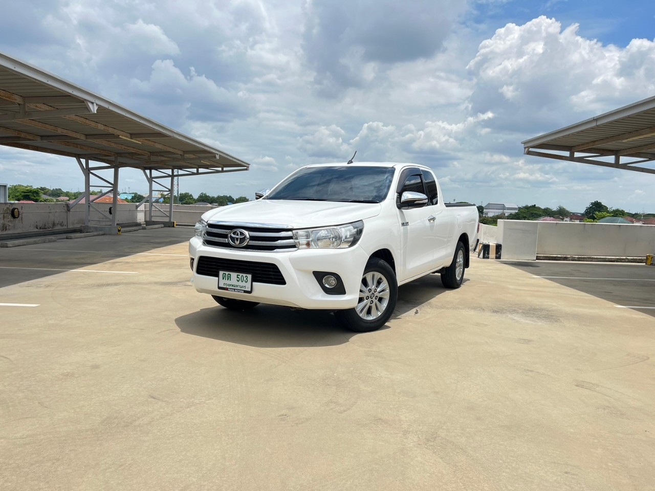 2015 Toyota Hilux Revo Smart cab สีขาว (รูปที่ 2)