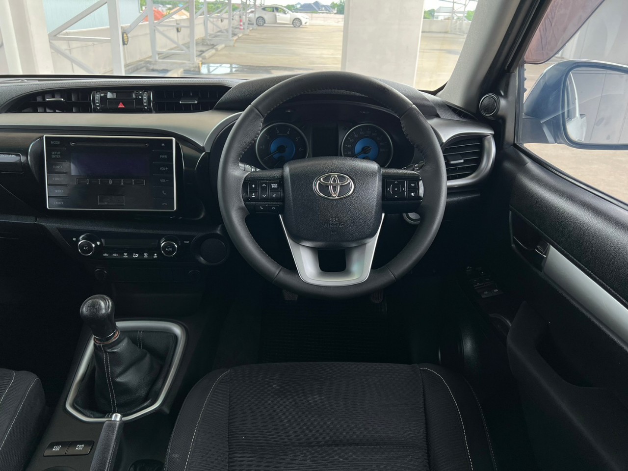 2015 Toyota Hilux Revo Smart cab สีขาว (รูปที่ 14)