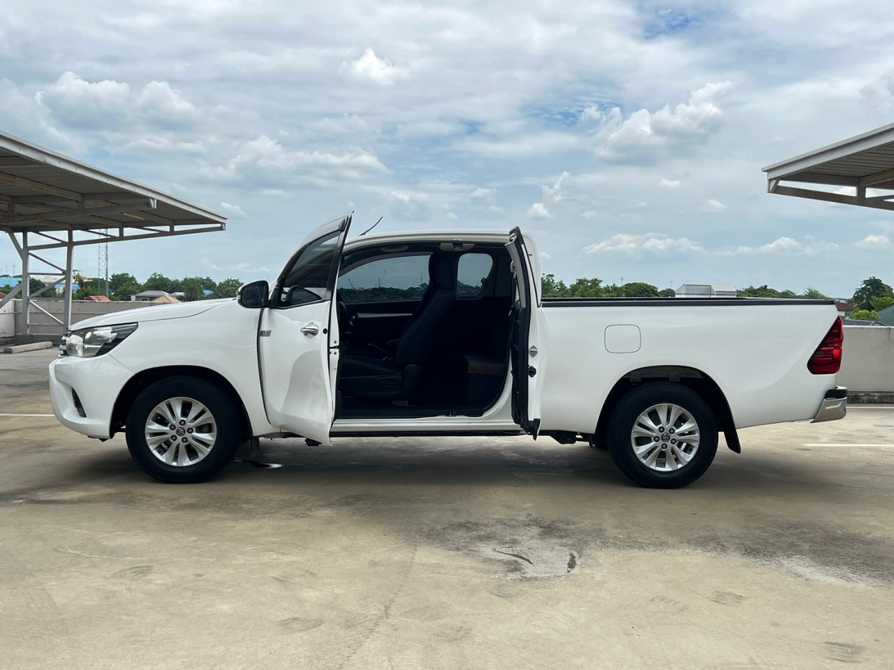 2015 Toyota Hilux Revo Smart cab สีขาว (รูปที่ 4)