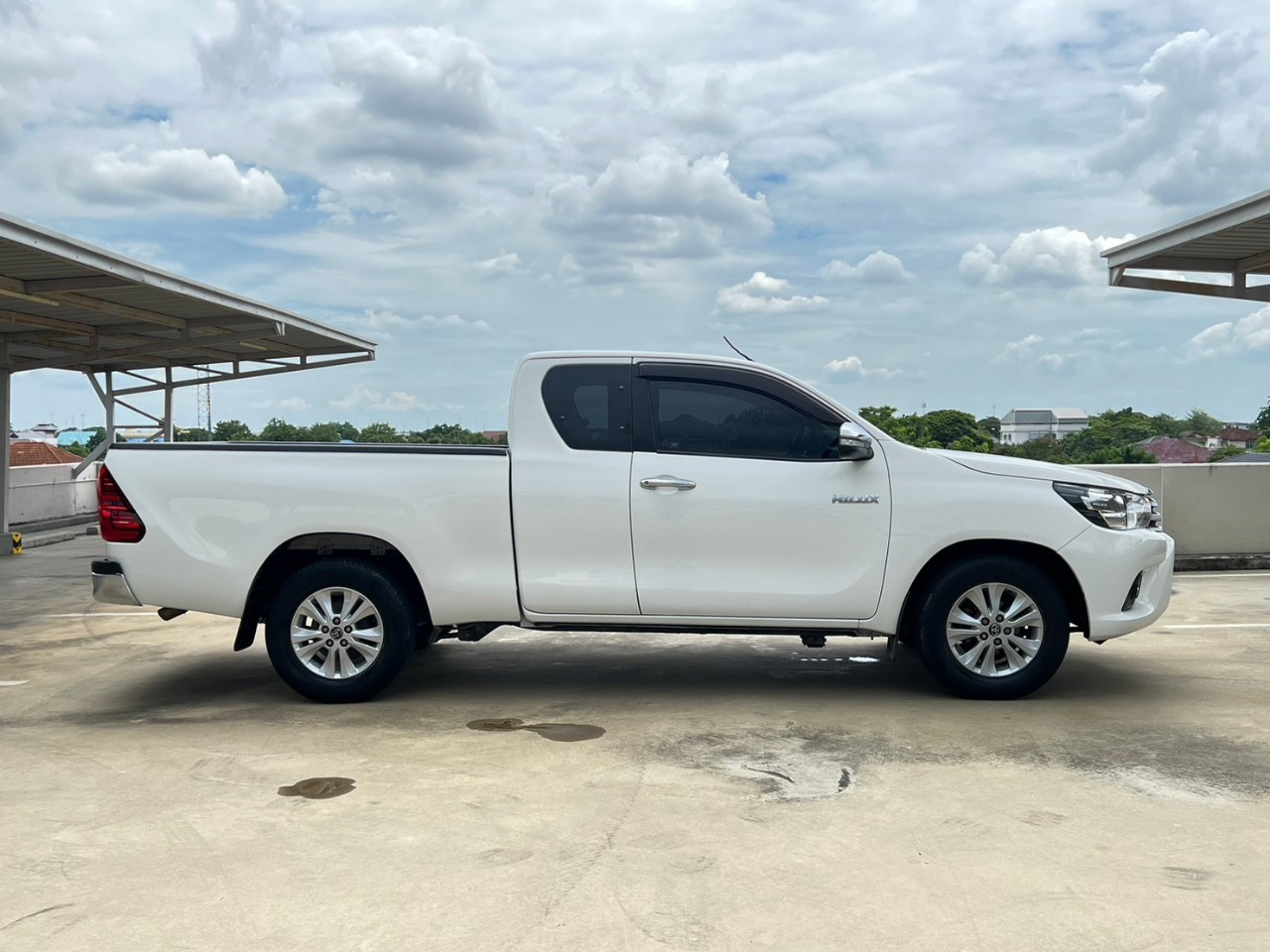 2015 Toyota Hilux Revo Smart cab สีขาว