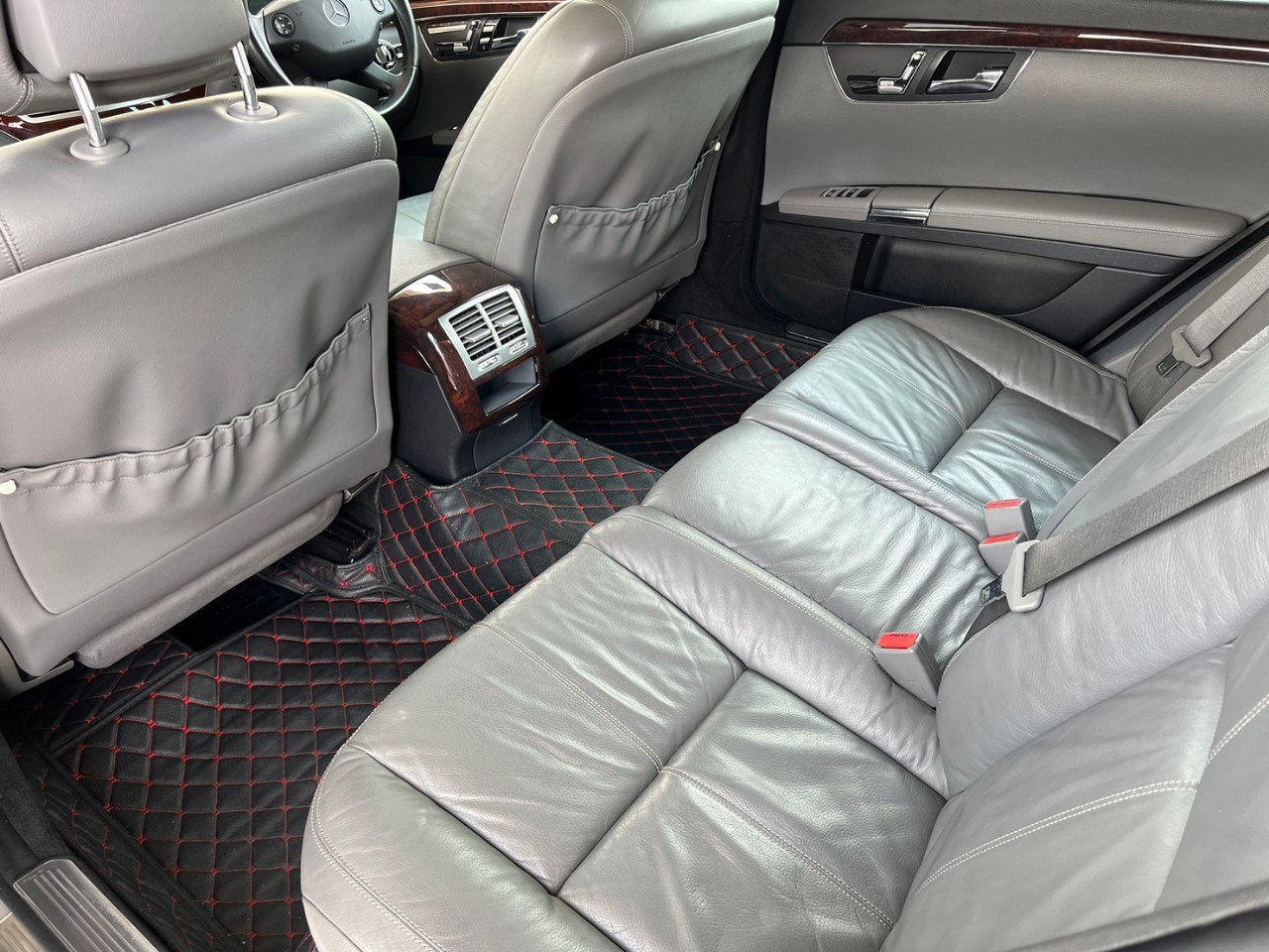 2008 Mercedes-Benz S-Class W221 S300 สีเงิน (รูปที่ 17)