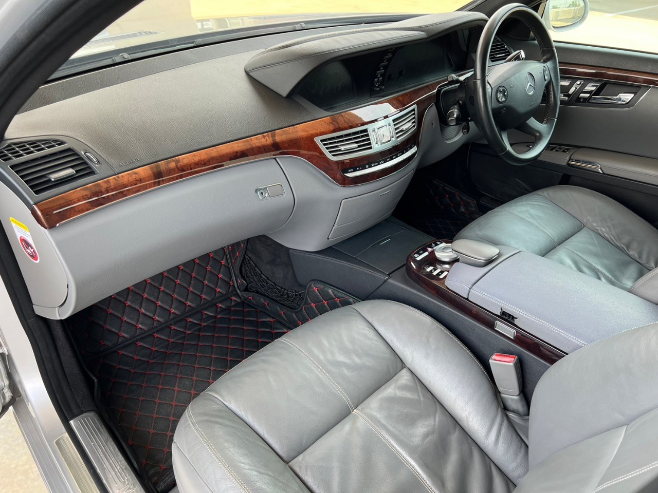 2008 Mercedes-Benz S-Class W221 S300 สีเงิน (รูปที่ 12)