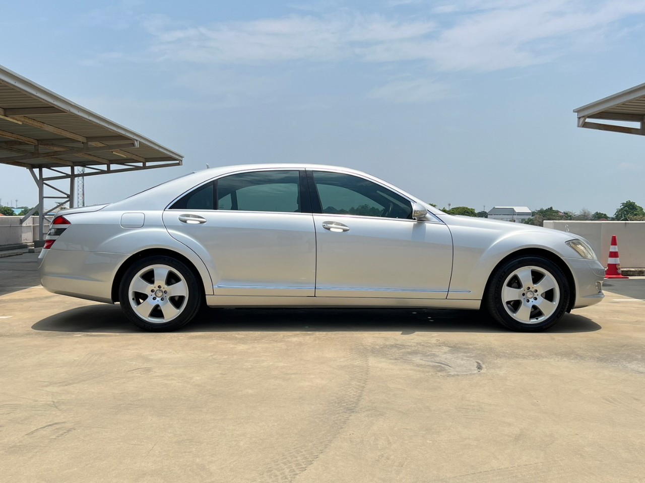 2008 Mercedes-Benz S-Class W221 S300 สีเงิน (รูปที่ 6)