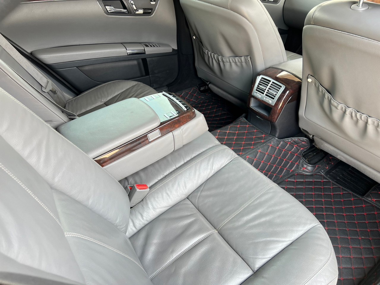 2008 Mercedes-Benz S-Class W221 S300 สีเงิน (รูปที่ 15)