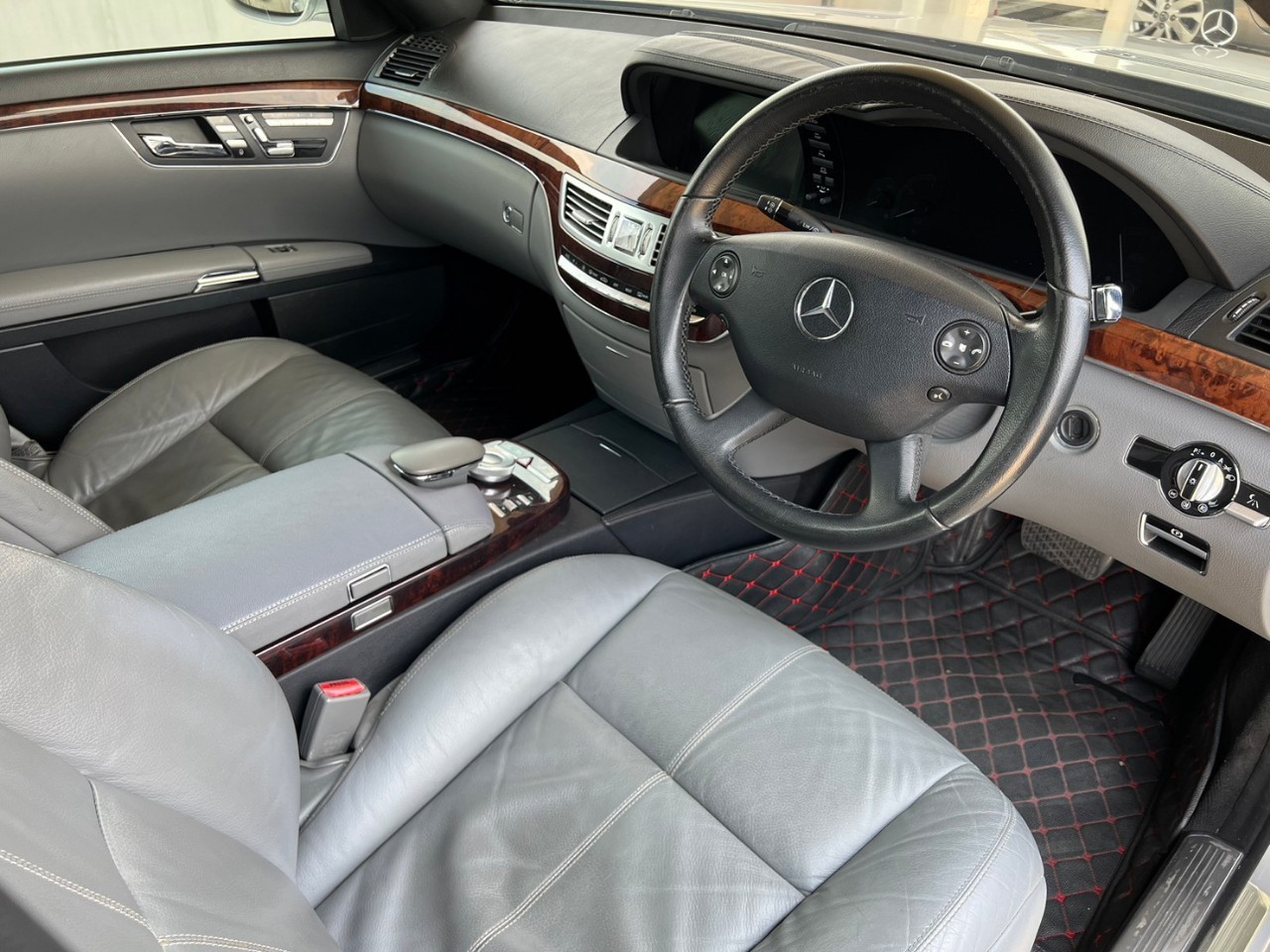 2008 Mercedes-Benz S-Class W221 S300 สีเงิน (รูปที่ 10)