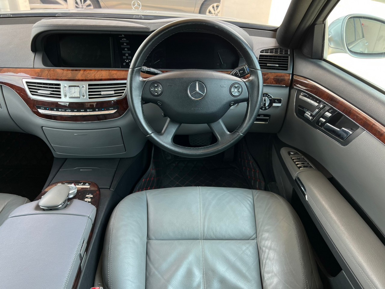 2008 Mercedes-Benz S-Class W221 S300 สีเงิน (รูปที่ 13)