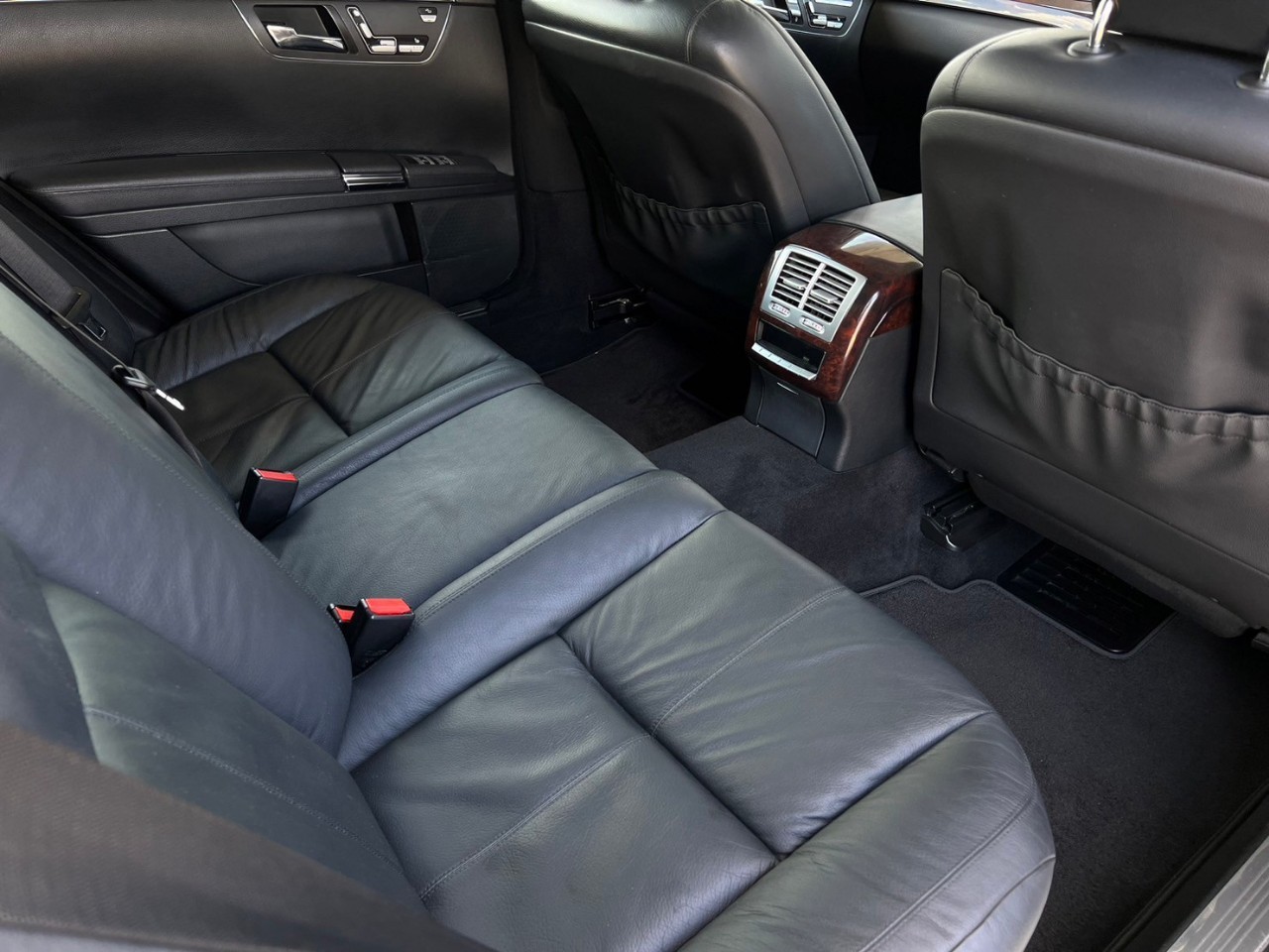2007 Mercedes-Benz S-Class W221 S500 สีเงิน (รูปที่ 15)
