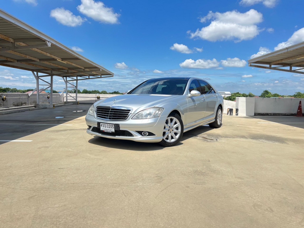 2007 Mercedes-Benz S-Class W221 S500 สีเงิน (รูปที่ 2)
