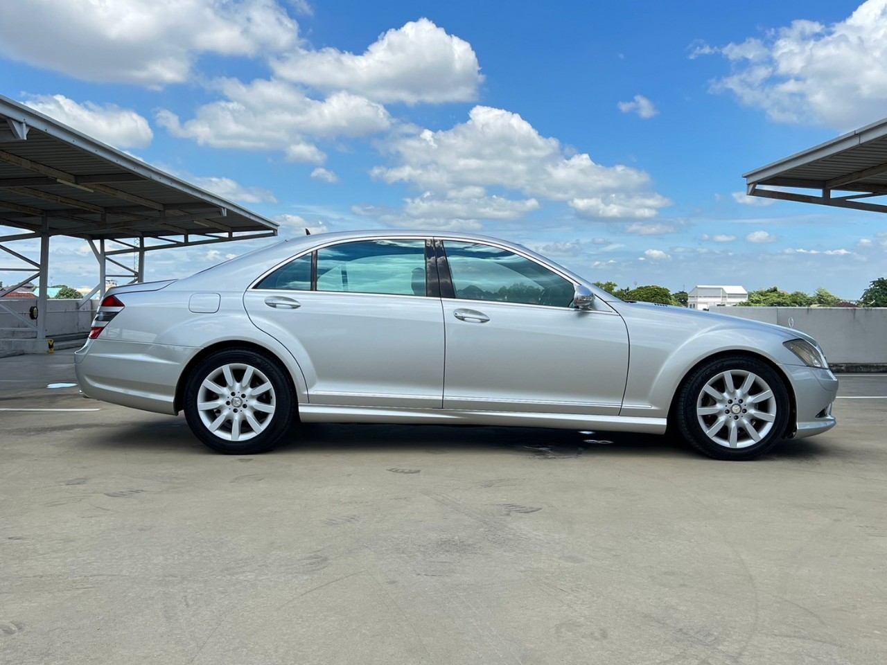 2007 Mercedes-Benz S-Class W221 S500 สีเงิน (รูปที่ 7)
